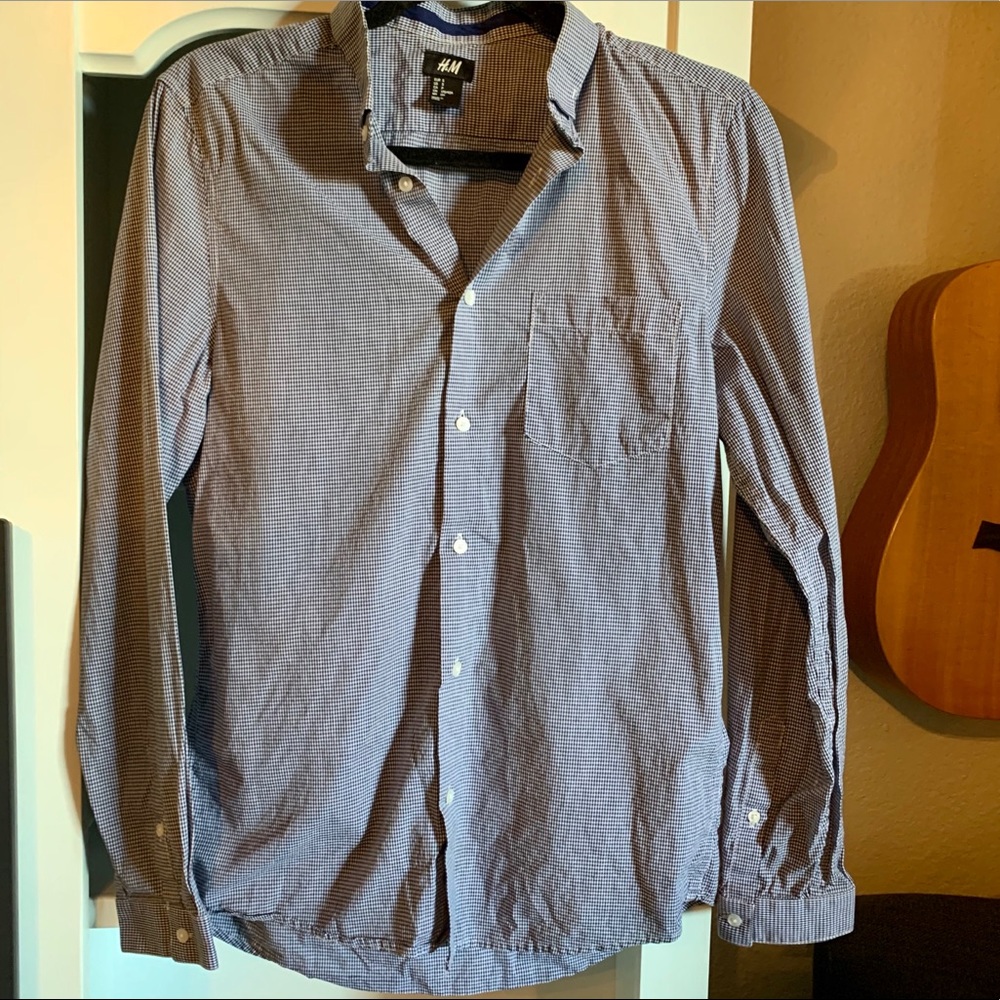 H&M long sleeve collared button down shirt.
